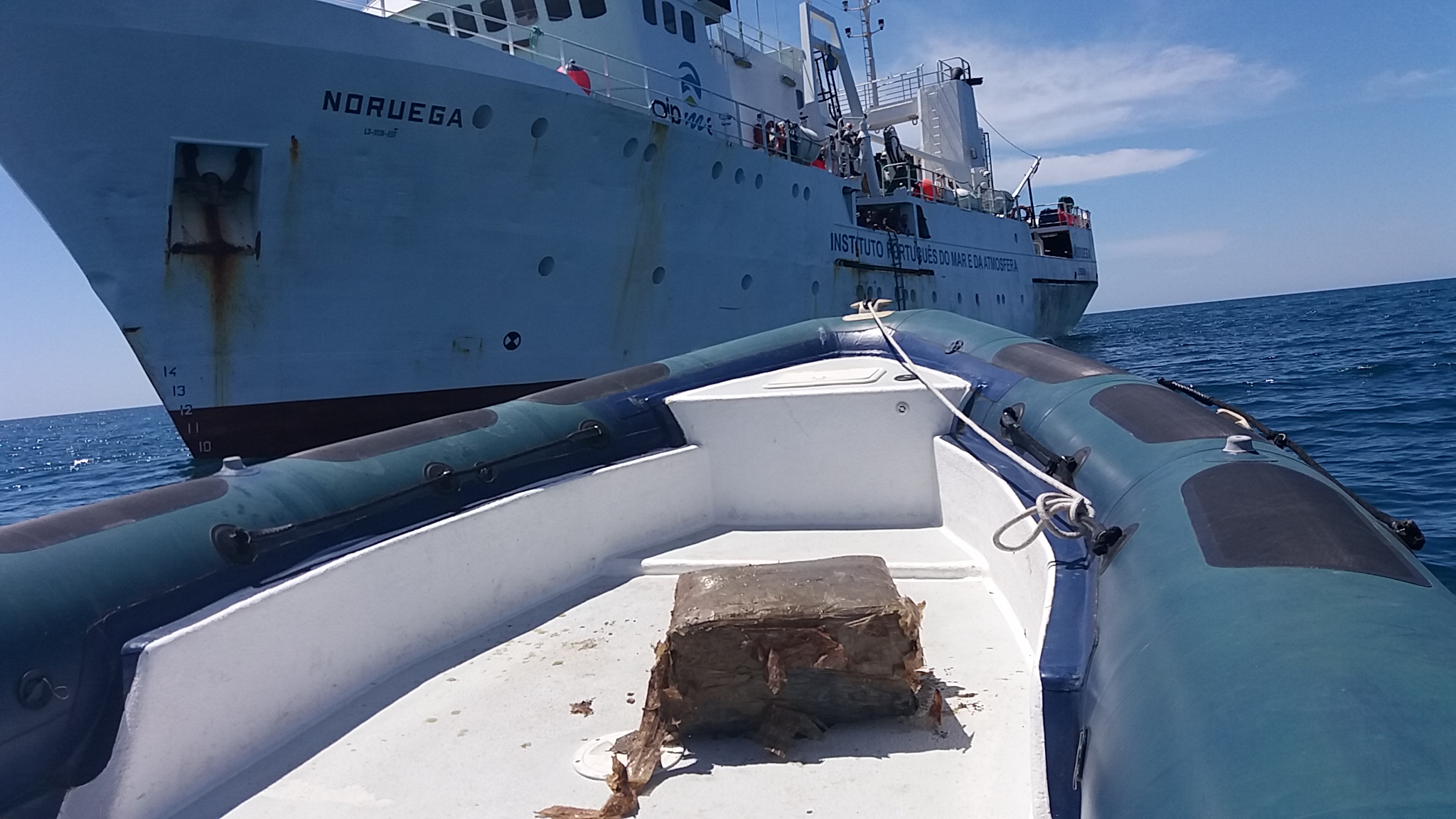 Sul Informação - Navio de investigação Noruega “pesca” fardo de haxixe ao largo de Faro/Olhão