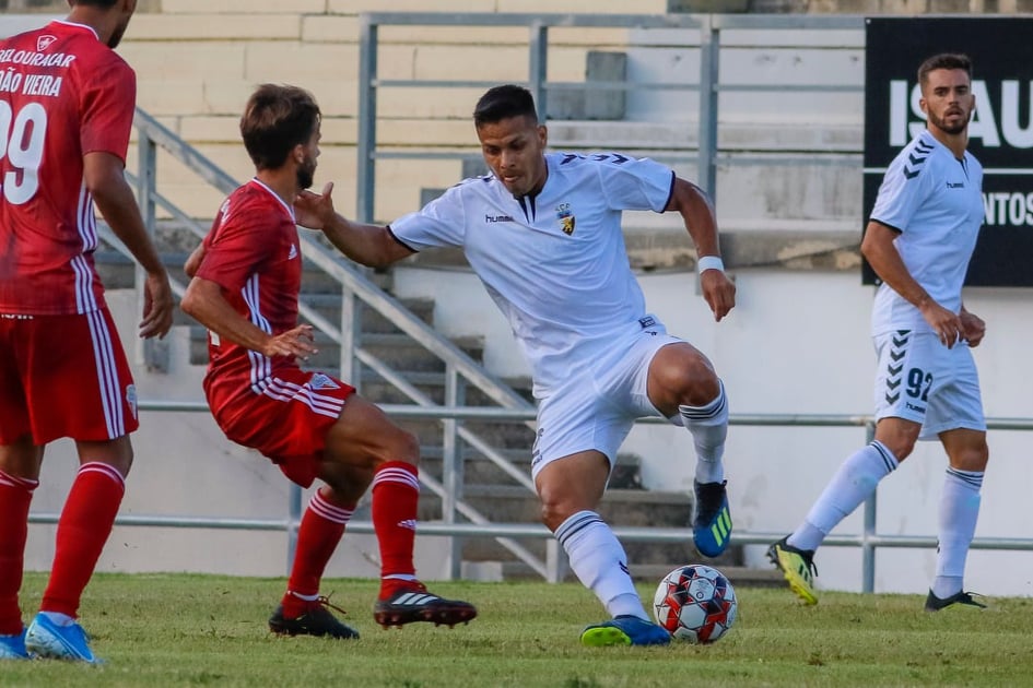 Sul Informação - Vitória do Farense frente ao Vilafranquense vale subida ao 2º posto