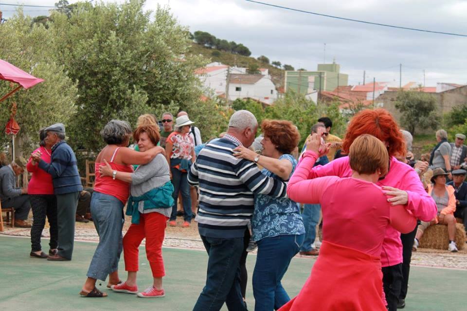 Sul Informação - Feira em Furnazinhas teve gastronomia, passeios de burro e «muita animação musical»