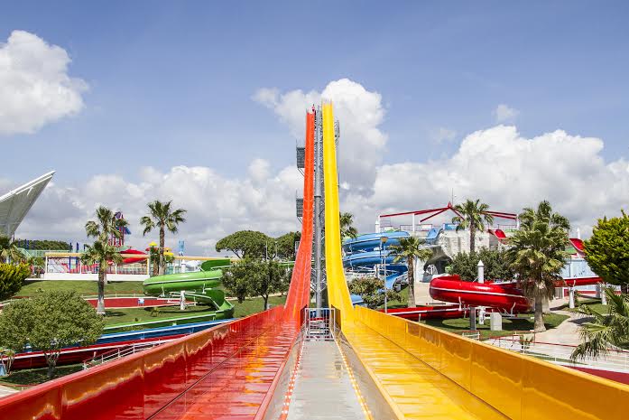 Sul Informação - McNamara inaugura atração do Aquashow e desafia fã a fazer primeira descida