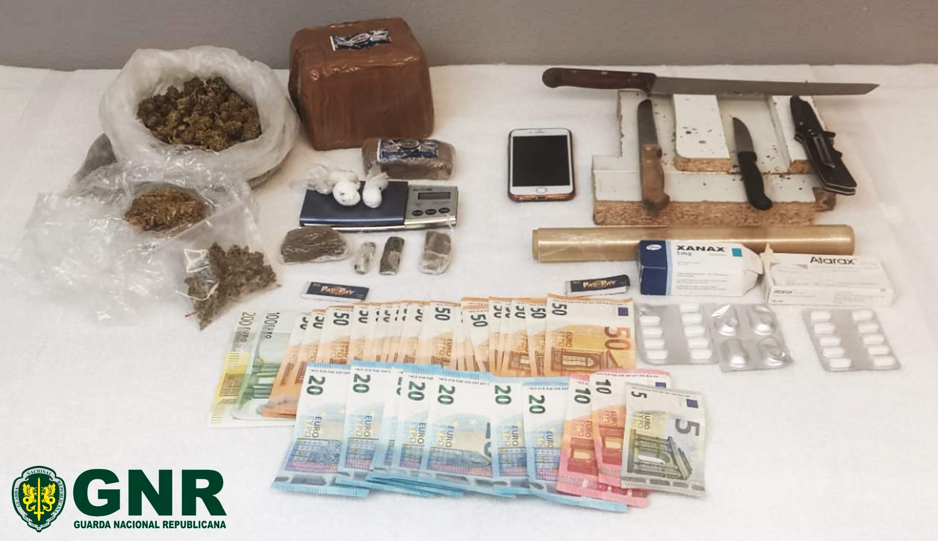 Sul Informação - Jovem apanhado com droga na mochila em Vilamoura