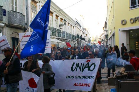 Sul Informação - Mais de 600 pessoas aderiram à concentração da Greve Geral em Faro