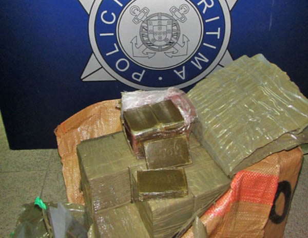 Sul Informação - Polícia Marítima apreende fardo de haxixe com 30 kg ao largo da costa do Algarve