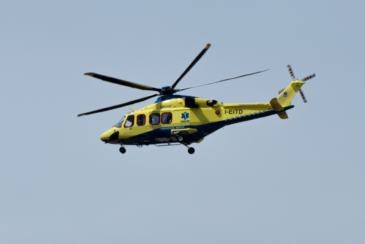 Sul Informação - Homem que caiu de ravina no Aterro da Cortelha transportado de heli para Faro