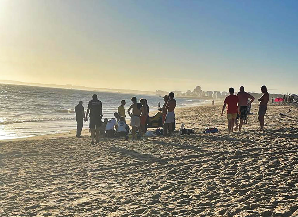 Sul Informação - Francês de 49 anos morre após sentir-se mal na água em praia não vigiada perto de Vale do Lobo