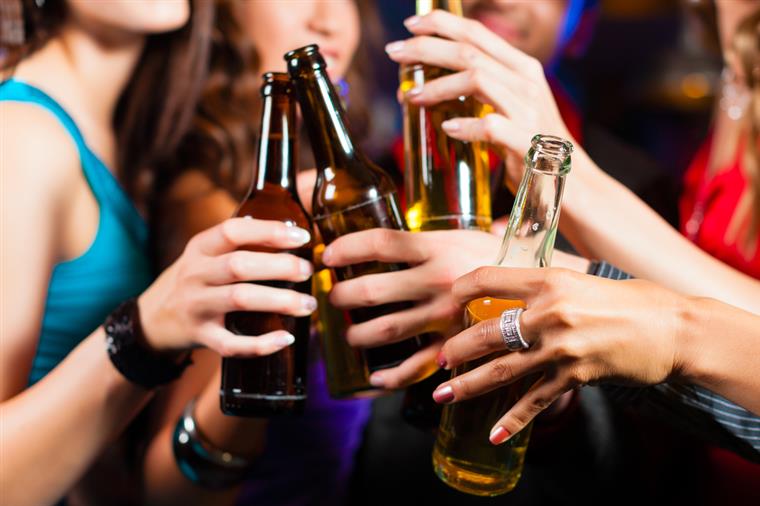 Sul Informação - Como influenciar as decisões do seu filho para com o álcool?