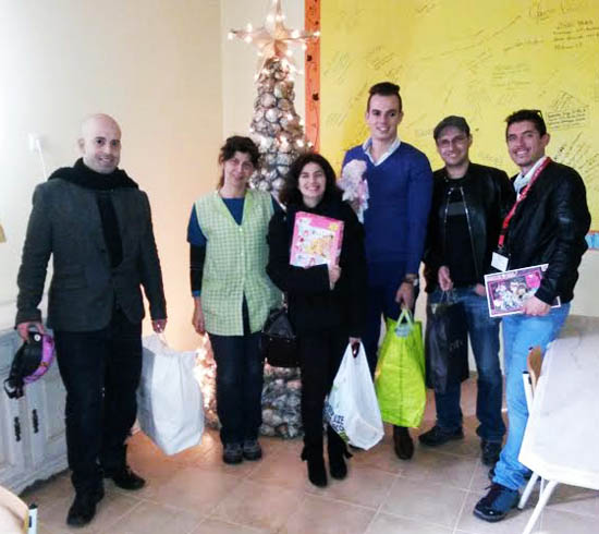 Sul Informação - Juventude Socialista recolheu e entregou a IPSS de Faro brinquedos e alimentos