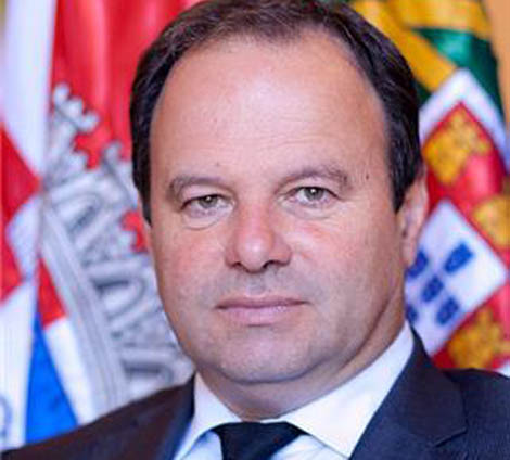 Sul Informação - Macário pede aclaração do acórdão do Tribunal Constitucional e não sai já da Câmara de Faro