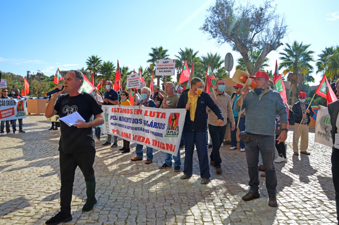 Sul Informação - Se os hoteleiros pagassem «salários dignos» não faltaria mão de obra, dizem os sindicatos