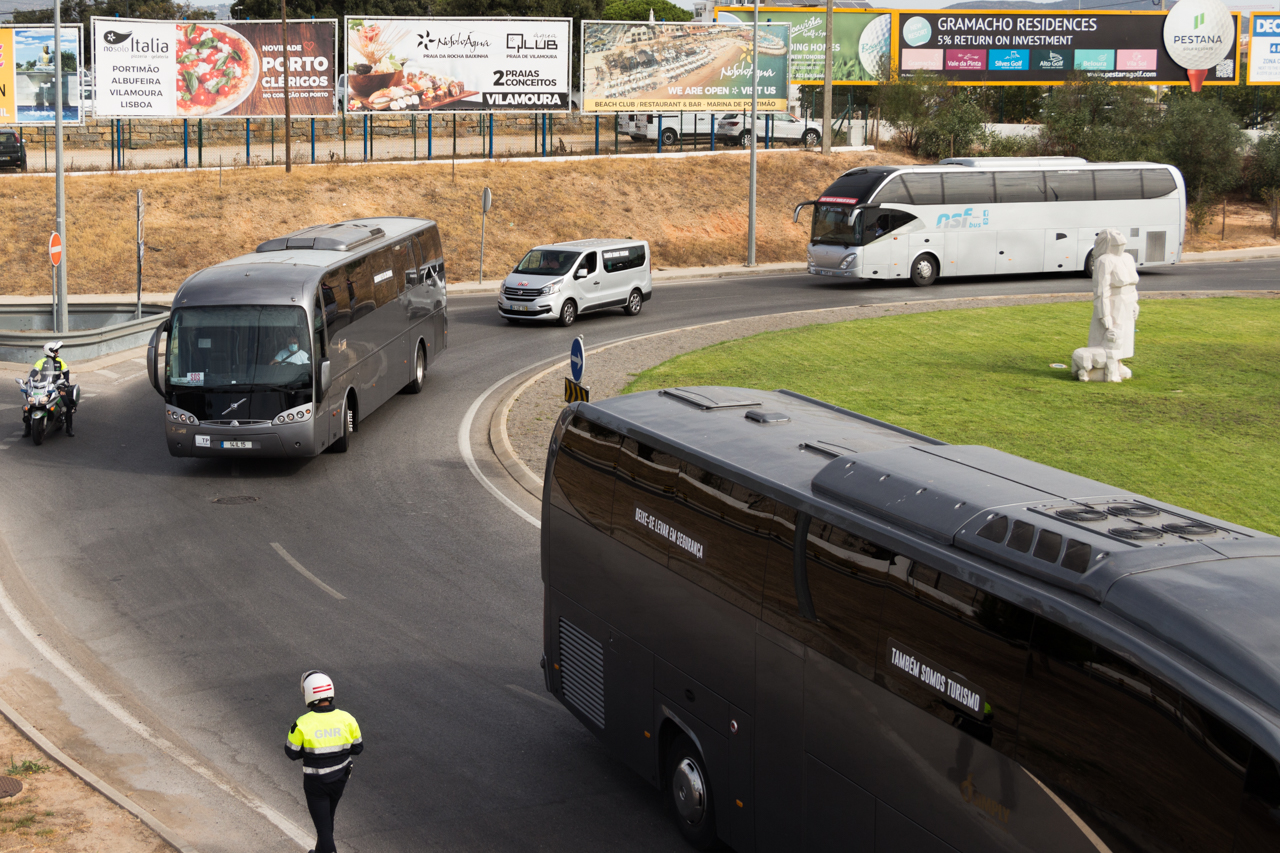 Sul Informação - Motoristas de autocarros de turismo protestam em tempos de crise profunda