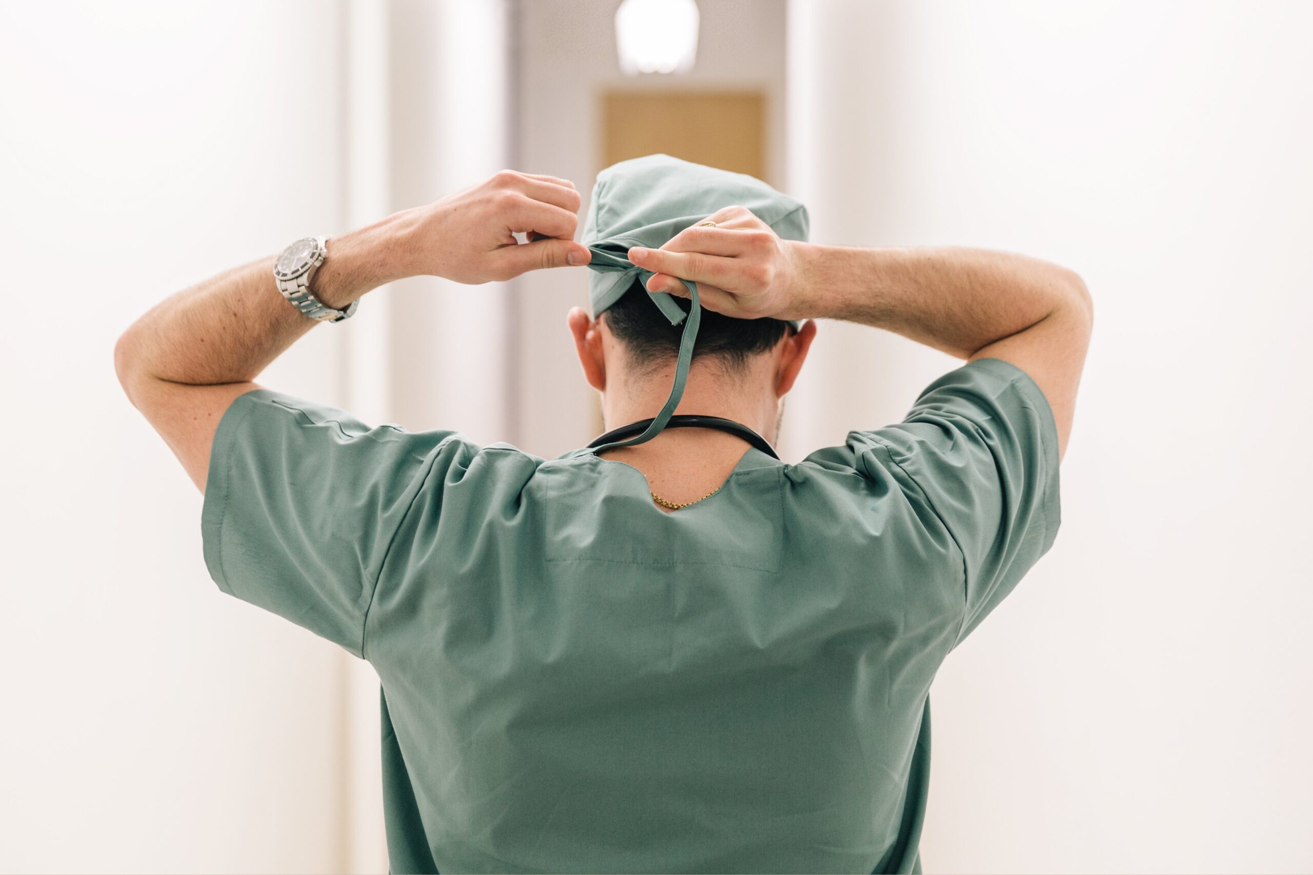Sul Informação - Covid-19: Governo avalia incentivos financeiros para recuperar actos médicos cancelados