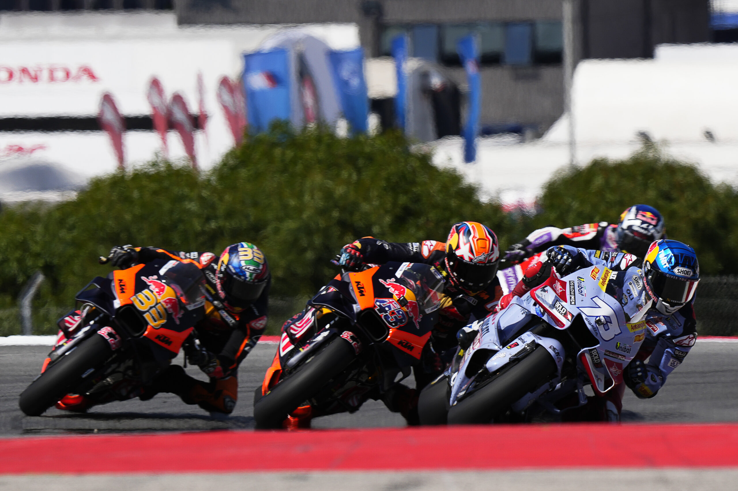 Sul Informação - MotoGP levou quase 124 mil pessoas ao Autódromo Internacional do Algarve