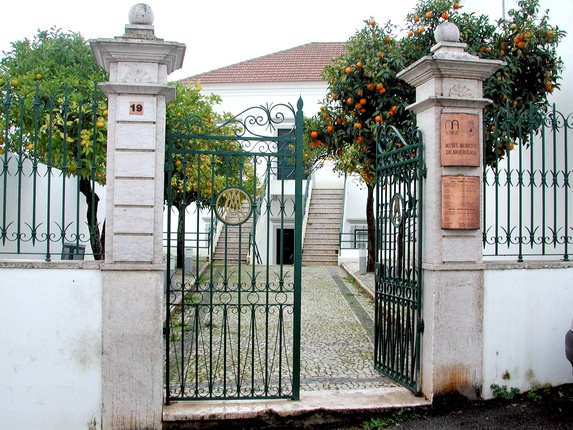 Sul Informação - Museu Municipal de Aljustrel apresenta “nova” estela funerária da Idade do Bronze