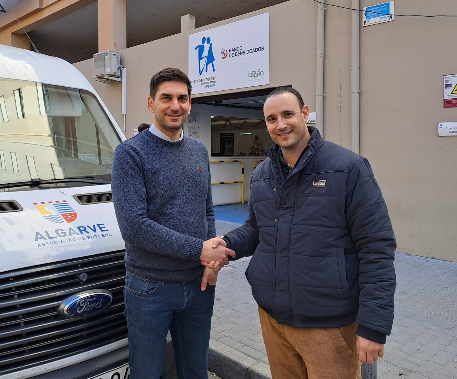 Sul Informação - Associação de Futebol do Algarve entrega 270 quilos de alimentos ao Banco Alimentar