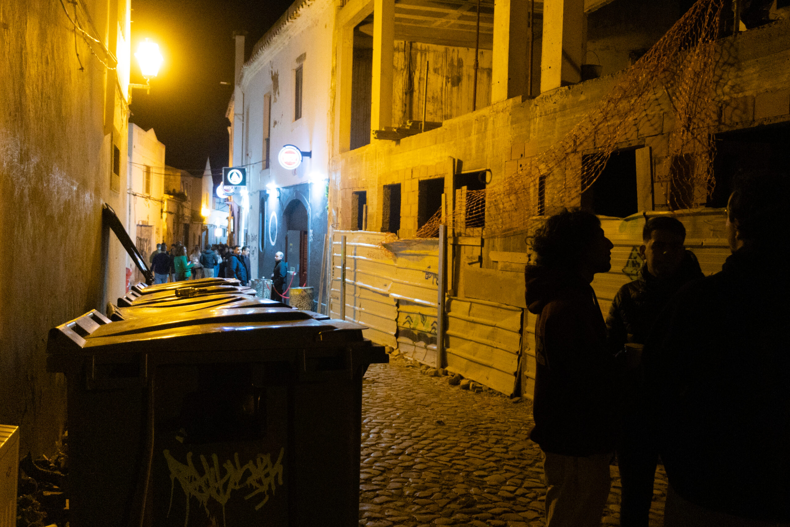Sul Informação - «Mas a festa acabou?»: uma noite de rusga na baixa de Faro