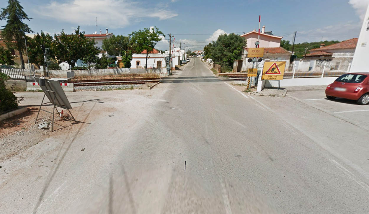 Sul Informação - Obras na passagem de nível de Silves cortam trânsito