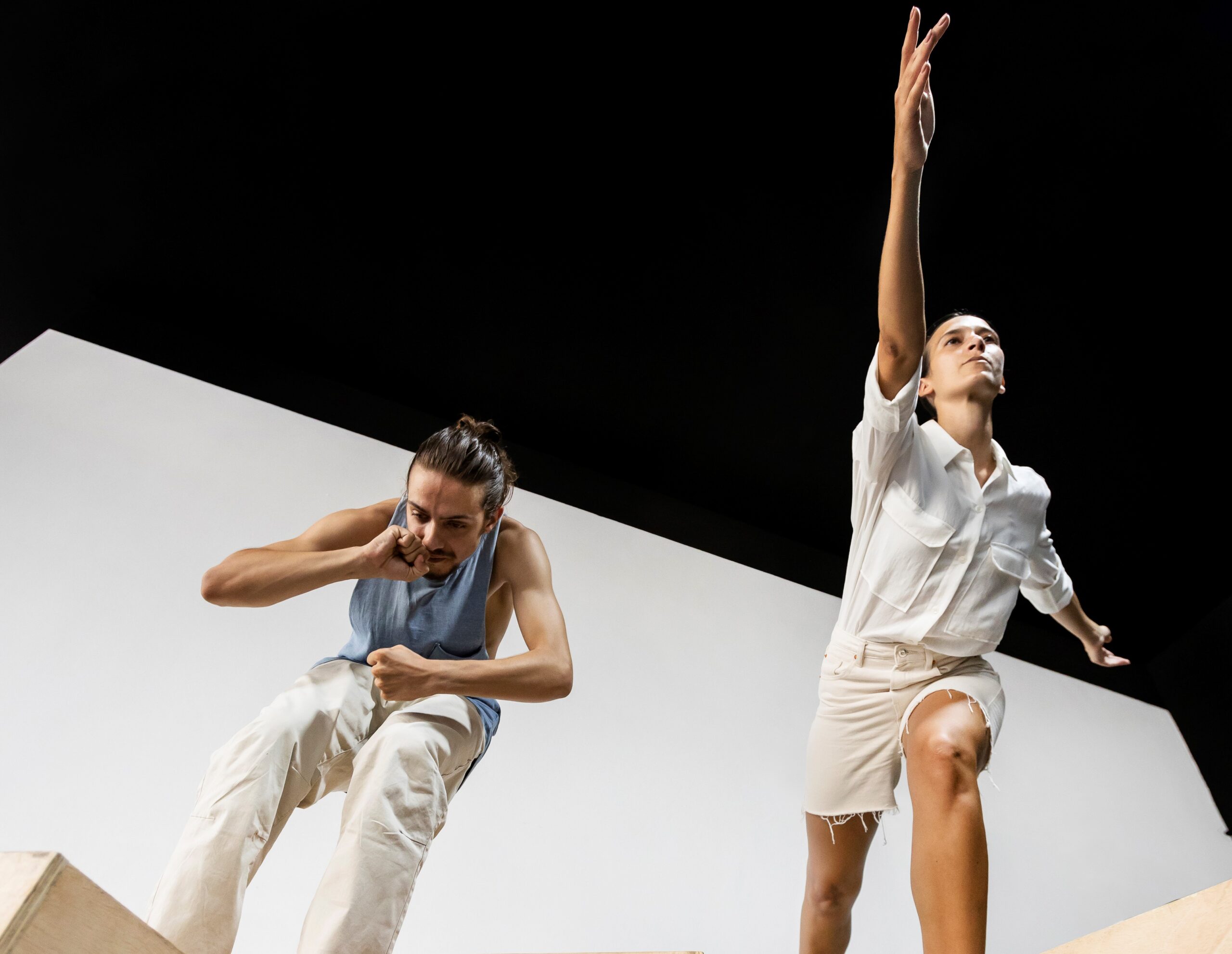 Sul Informação - CAMADA estreia-se na dança contemporânea com “Podium” no Teatro das Figuras