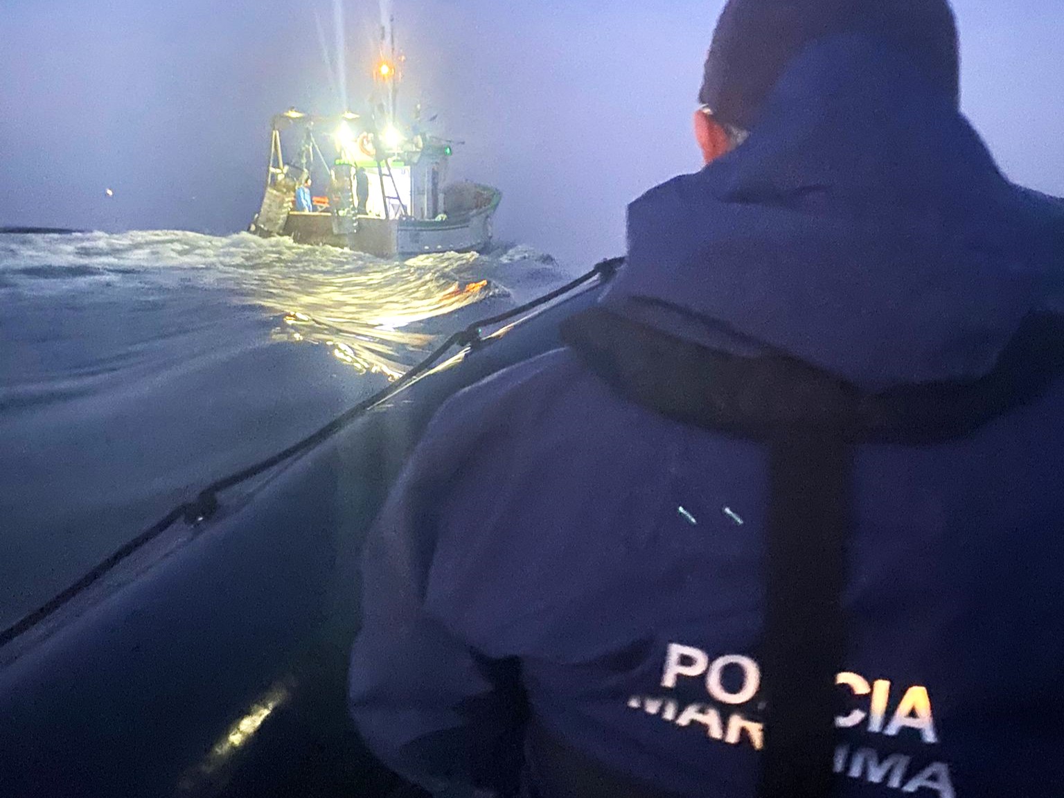 Sul Informação - Polícia Marítima de Tavira fiscaliza pesca com ganchorra