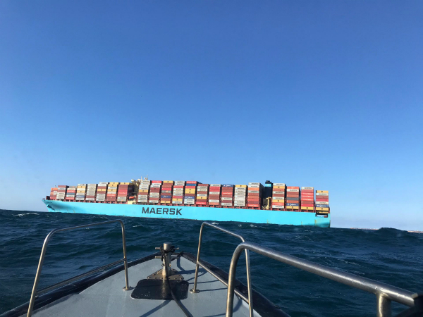 Sul Informação - Incêndio deixa navio mercante com 370 metros sem propulsão ao largo de Sagres