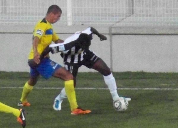 Sul Informação - Liga Orangina: Árbitro ajuda a empatar Portimonense e Arouca em má partida de futebol
