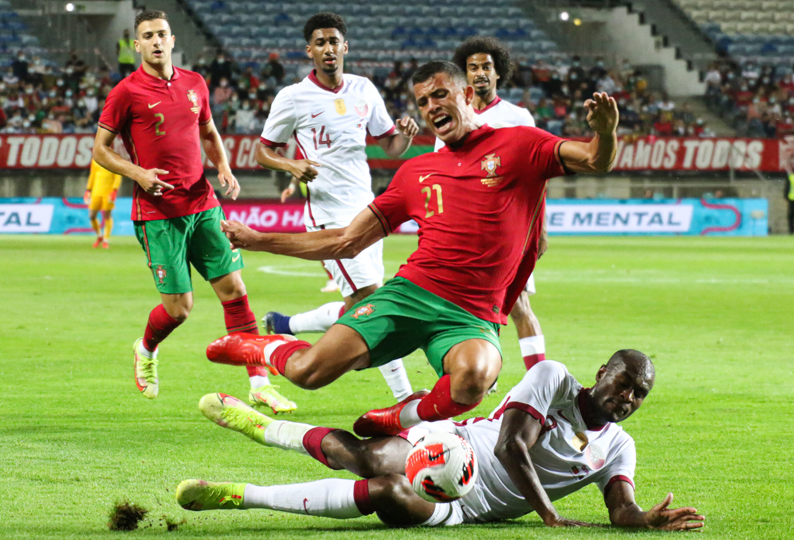 Sul Informação - Jogo de sentido único dá mais uma vitória para Portugal no Estádio Algarve