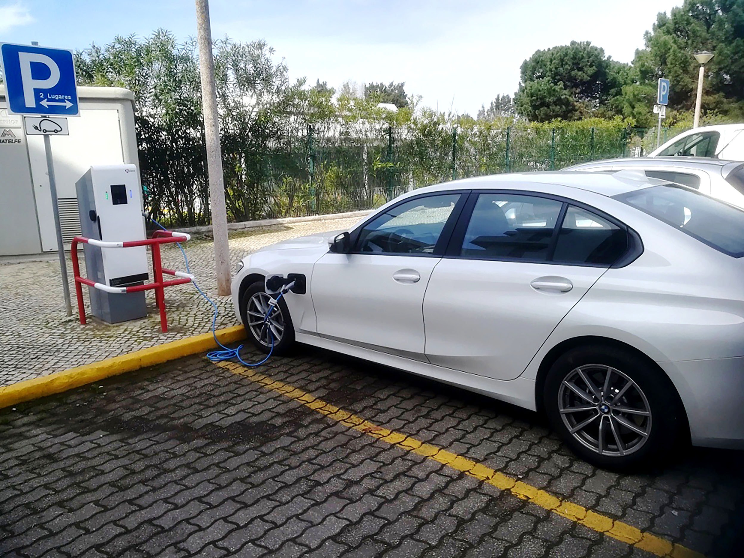 Sul Informação - Monte Gordo já tem um posto de carregamento para veículos elétricos