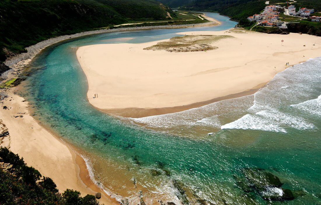 Sul Informação - Manta Rota e Odeceixe estão entre os 10 destinos de praia emergentes em Portugal