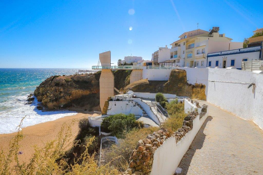 Sul Informação - Albufeira investe 1 milhão em obras na Praia do Peneco