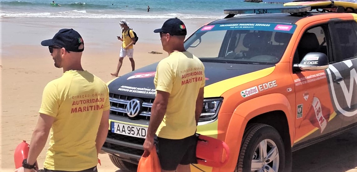Sul Informação - Mulher que desmaiou e teve espasmos na praia de Alvor foi socorrida por militares da Marinha