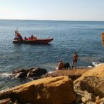 Sul Informação - Salva-vidas resgata turista holandês e os seus cães feridos após queda das arribas da Praia da Luz