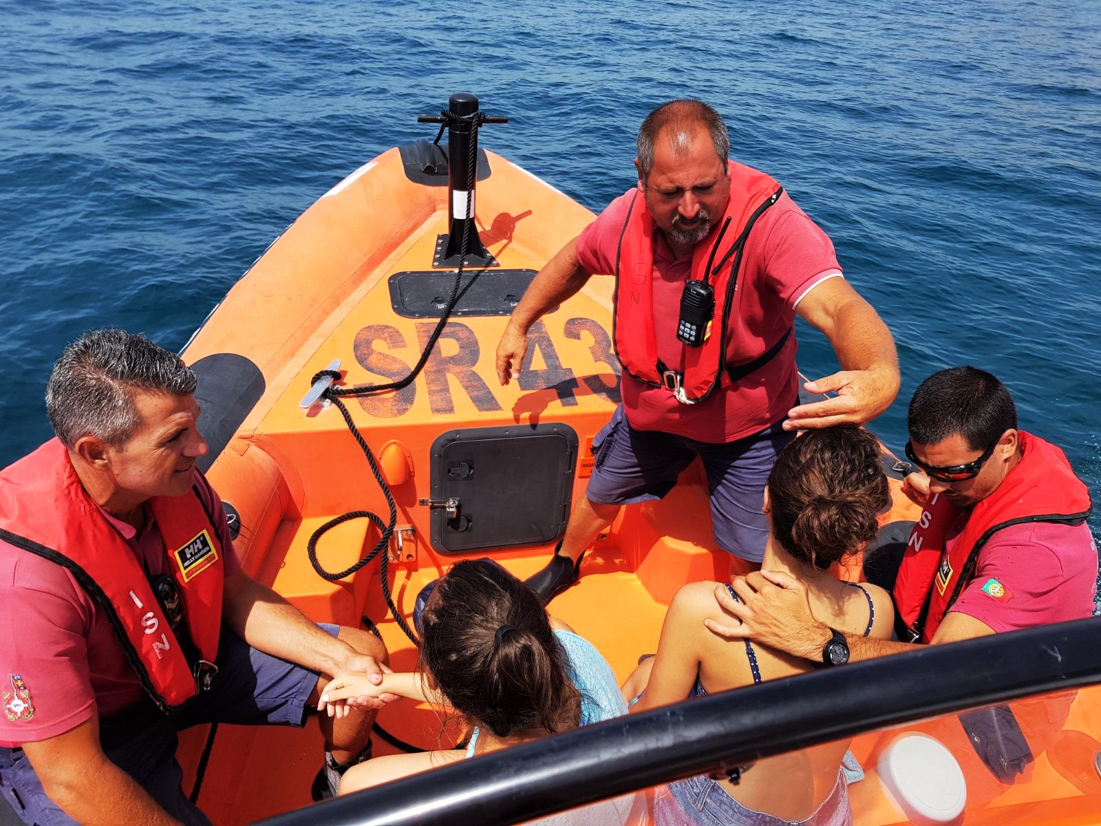 Sul Informação - Salva-vidas de Ferragudo resgata dois passageiros de embarcação marítimo-turística