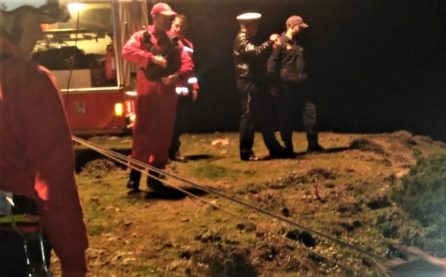 Sul Informação - Heli do INEM transporta irlandês que caiu de arriba na Praia da Ingrina
