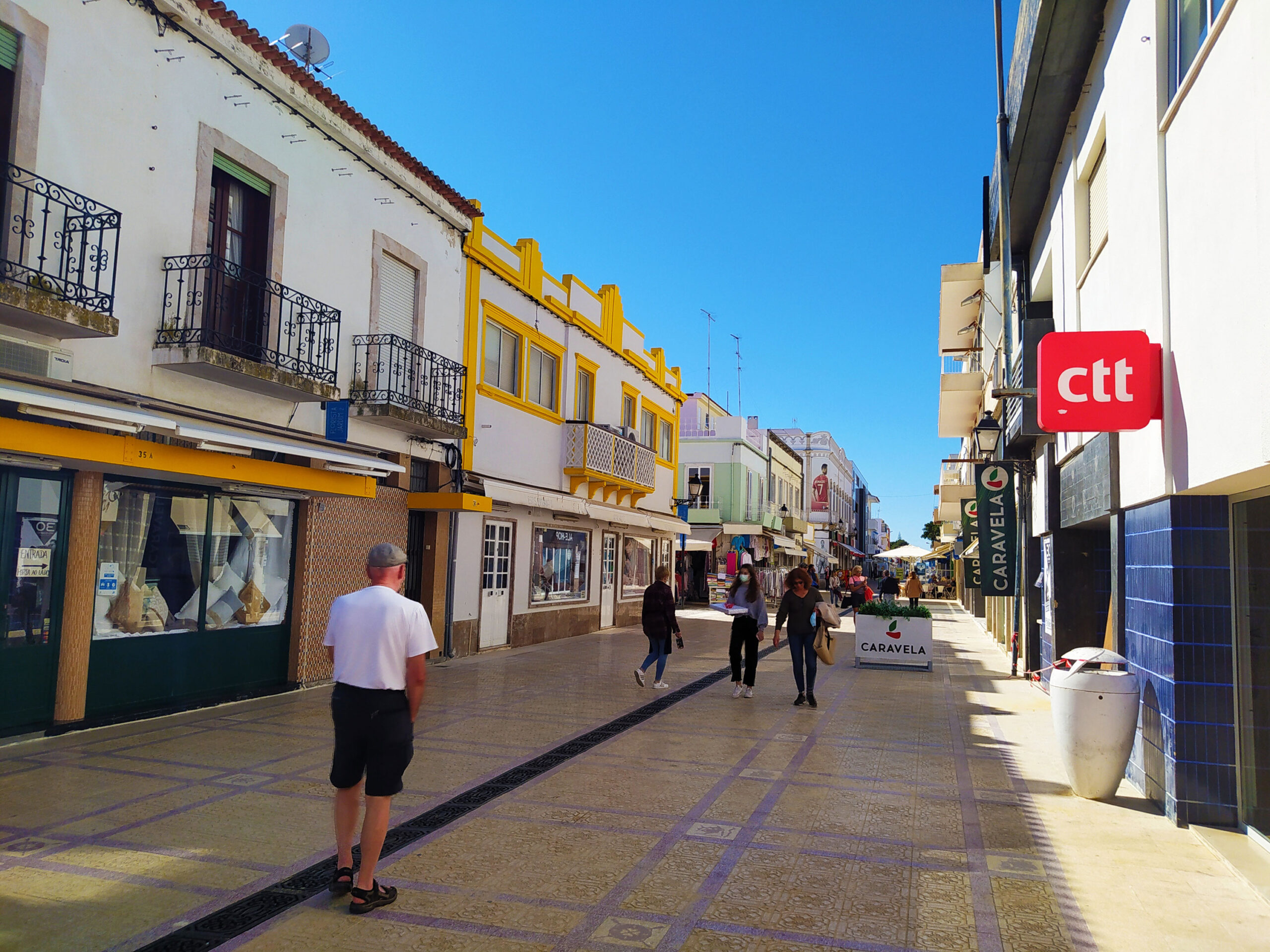 Sul Informação - VRSA faz levantamento à ocupação da zona pedonal da cidade