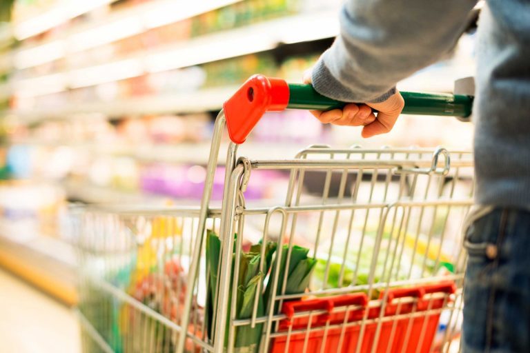 Sul Informação - A partir de hoje, não pode comprar roupa ou livros nos supermercados