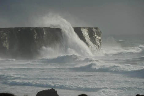 Sul Informação - Registadas ondas de 19 metros durante o temporal do fim-de-semana
