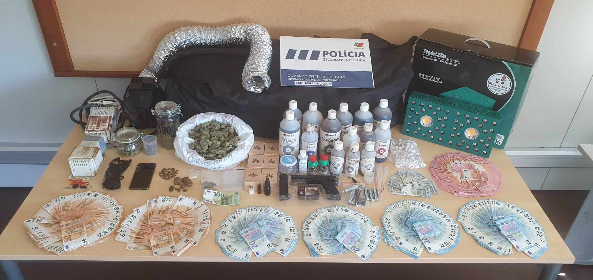 Sul Informação - Traficante de droga em Lagos apanhado em flagrante