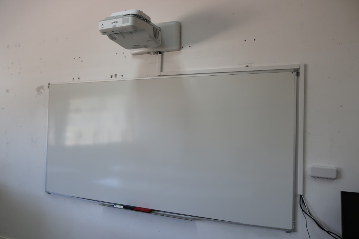 Sul Informação - Câmara de Silves coloca videoprojetores e quadros brancos nas escolas