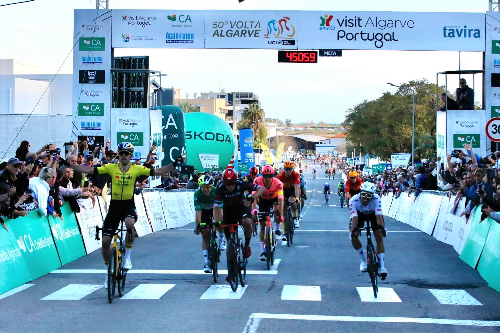 Sul Informação - Volta ao Algarve: Van Aert vence ao sprint em Tavira e Martínez mantém liderança