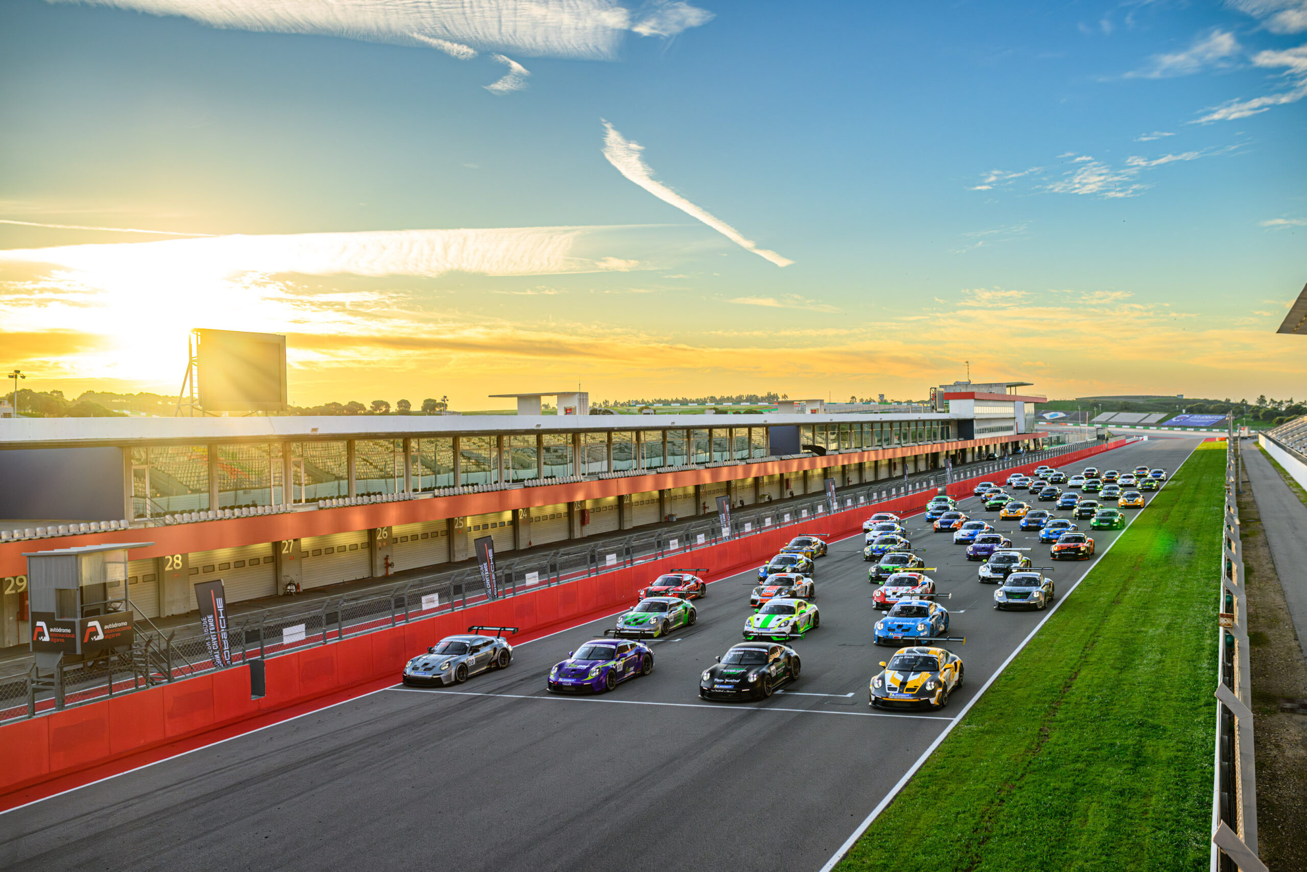 Sul Informação - Porsche Sprint Challenge disputa-se no Autódromo Internacional do Algarve