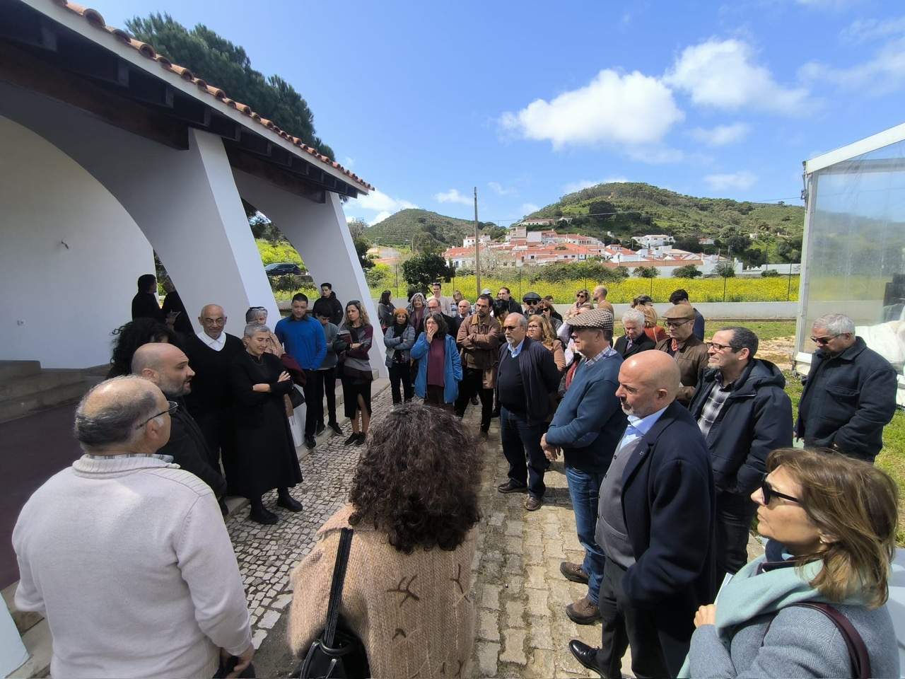 Sul Informação - Bordeira já tem a sua EscolaNova em que as artes são quem mais ordena