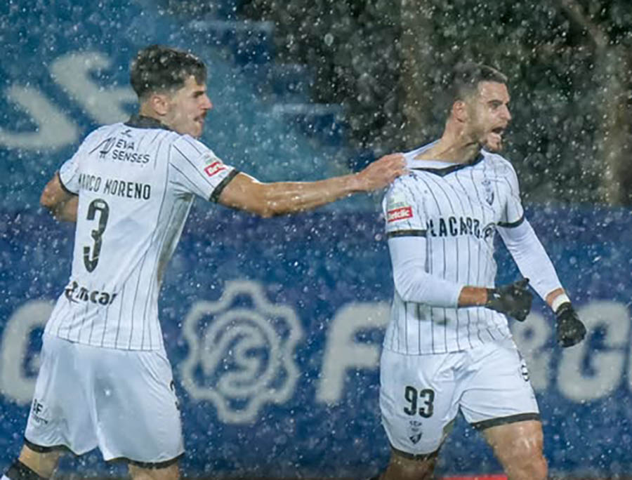 Jogo do Farense à chuva
