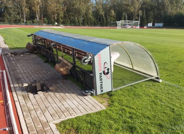 Sul Informação - Mau tempo: Vento forte causa estragos em dois campos de futebol no concelho de Beja