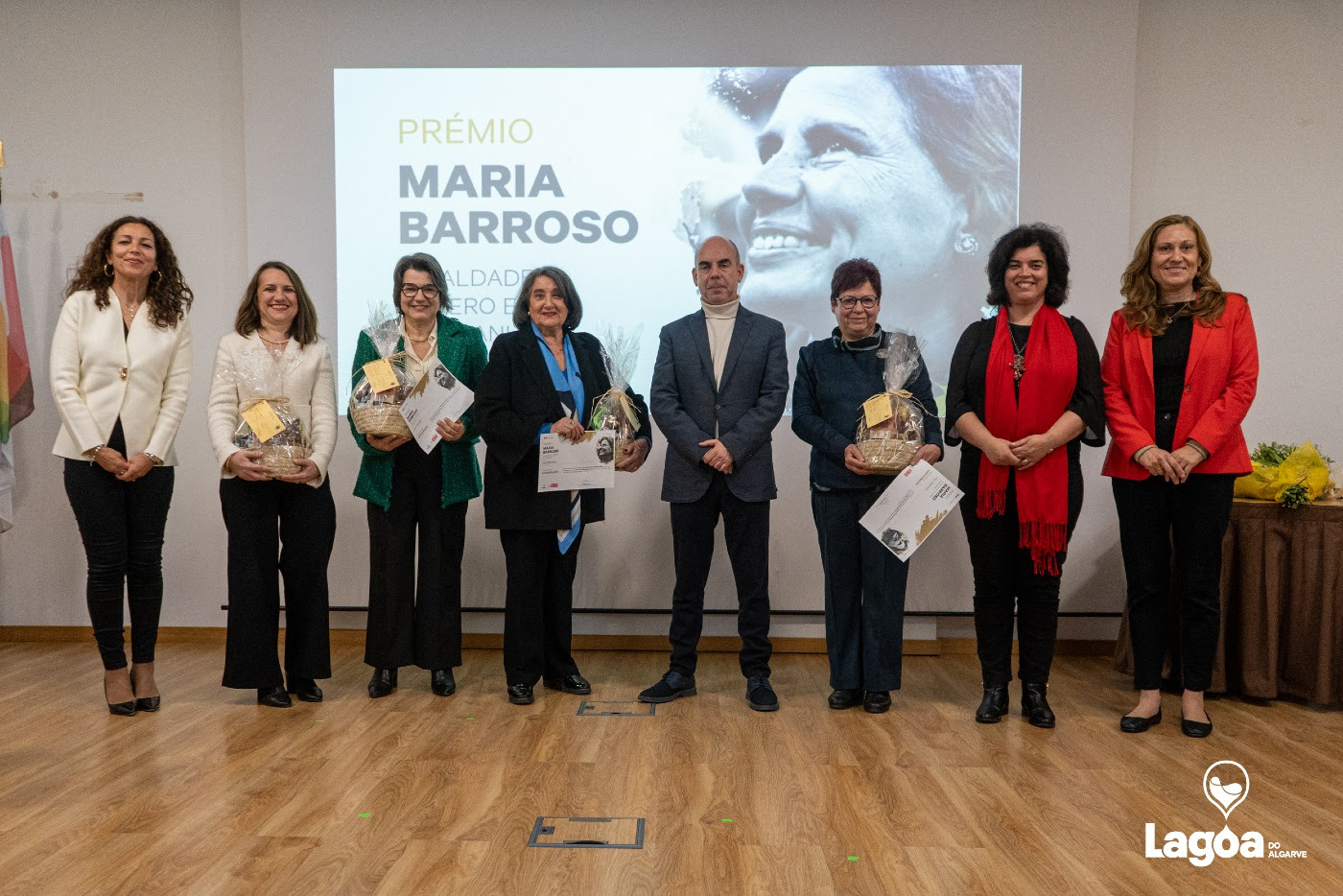 Sul Informação - Prémio Maria Barroso atribuído à APAV com menção honrosa para Maria Teresa Horta