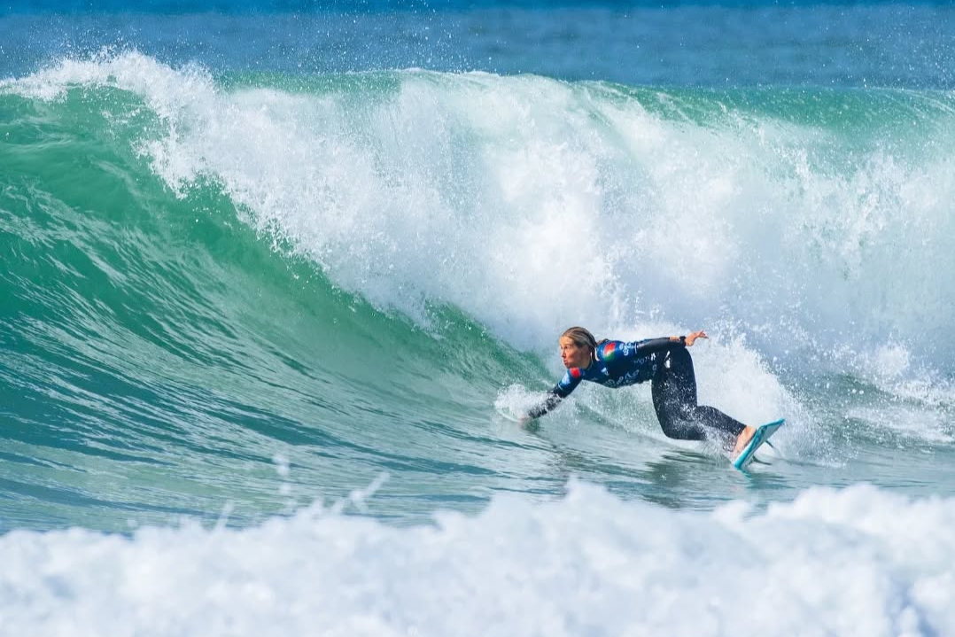 Sul Informação - Algarvia Yolanda Hopkins cai nos “oitavos” da etapa lusa do circuito mundial de surf