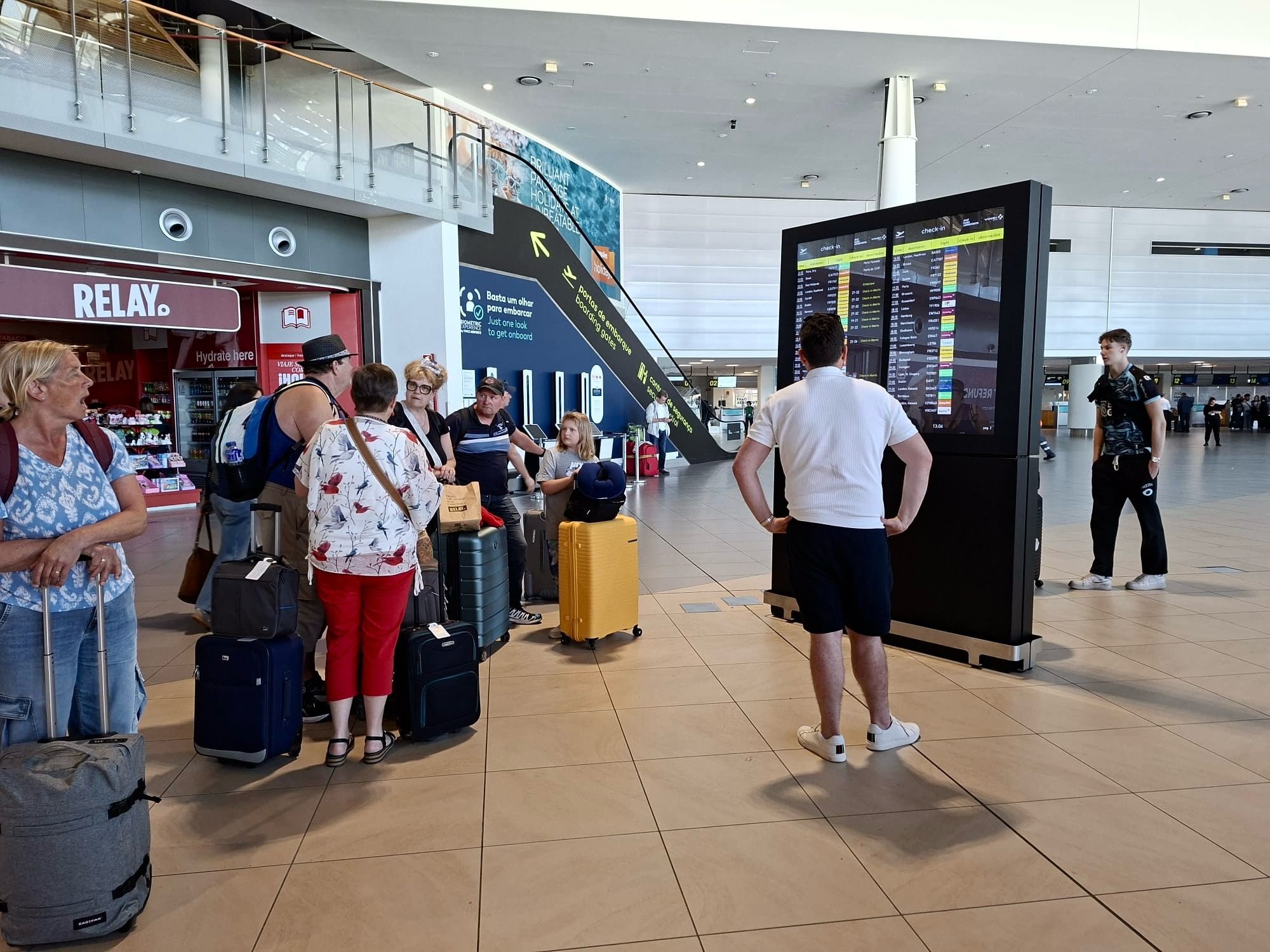 Sul Informação - Telefone não pára de tocar, Aeroporto e hospitais do Algarve a funcionar com geradores