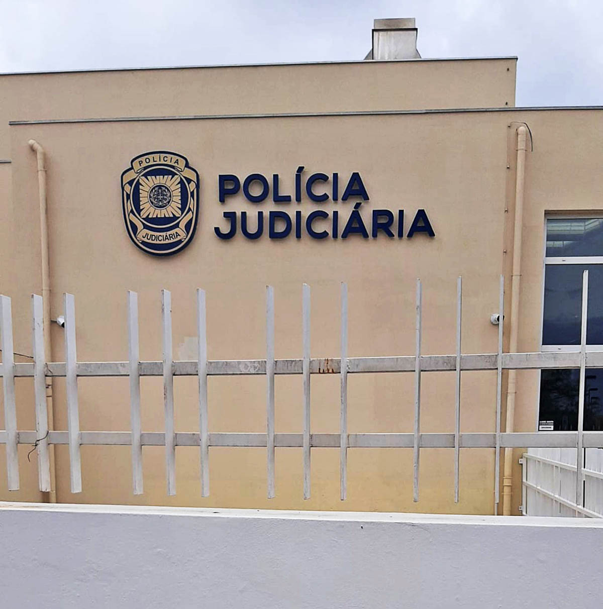 Sul Informação - PJ detém homem por tentativa de homicídio à porta de café em Faro