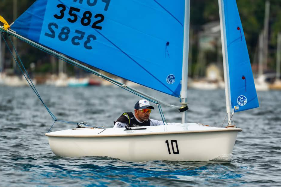 Sul Informação - Algarvio João Pinto 5º no Mundial de hansa 303 em vela adaptada