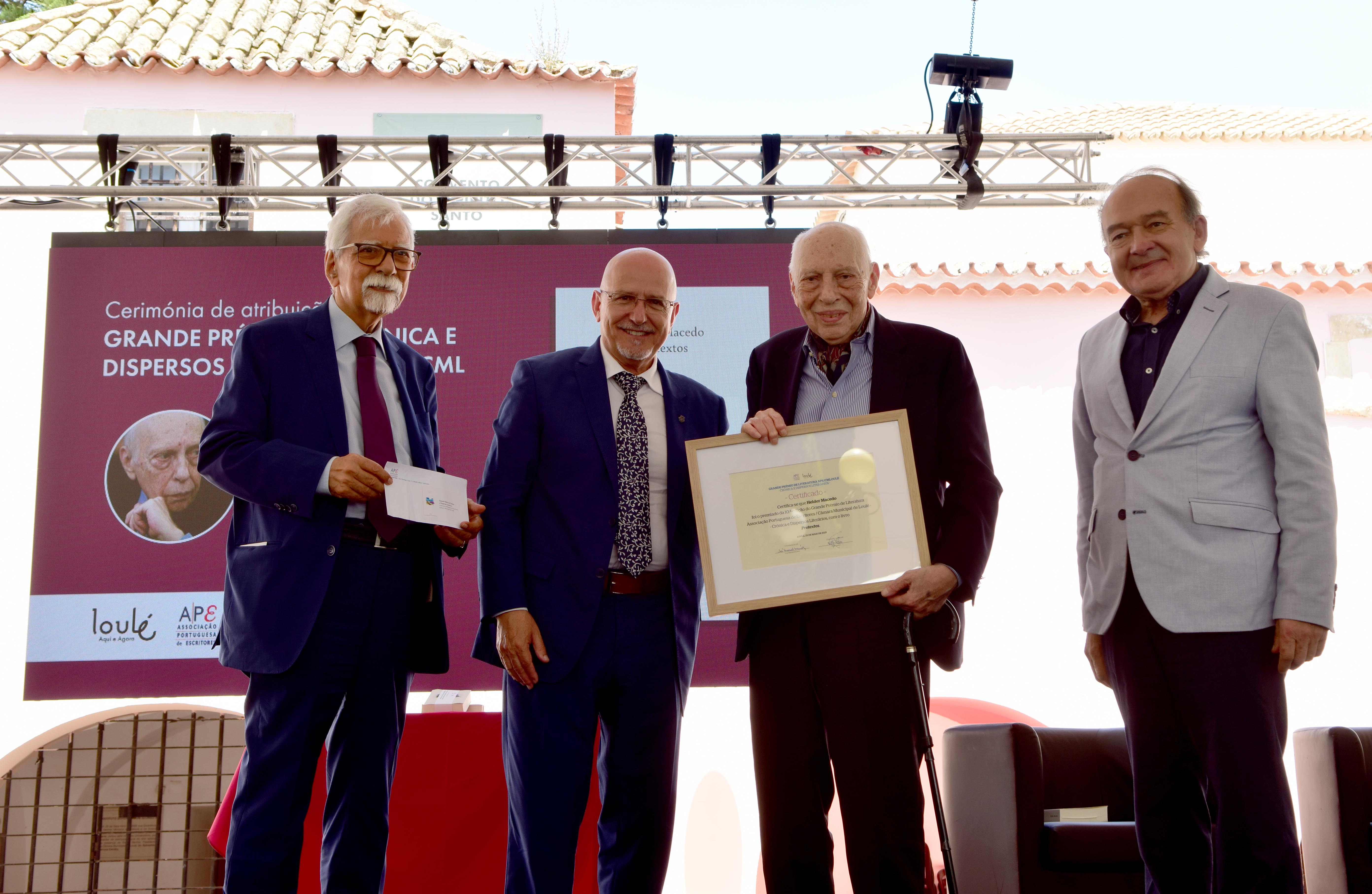 Sul Informação - Helder Macedo recebeu em Loulé o Grande Prémio de Crónica e Dispersos Literários