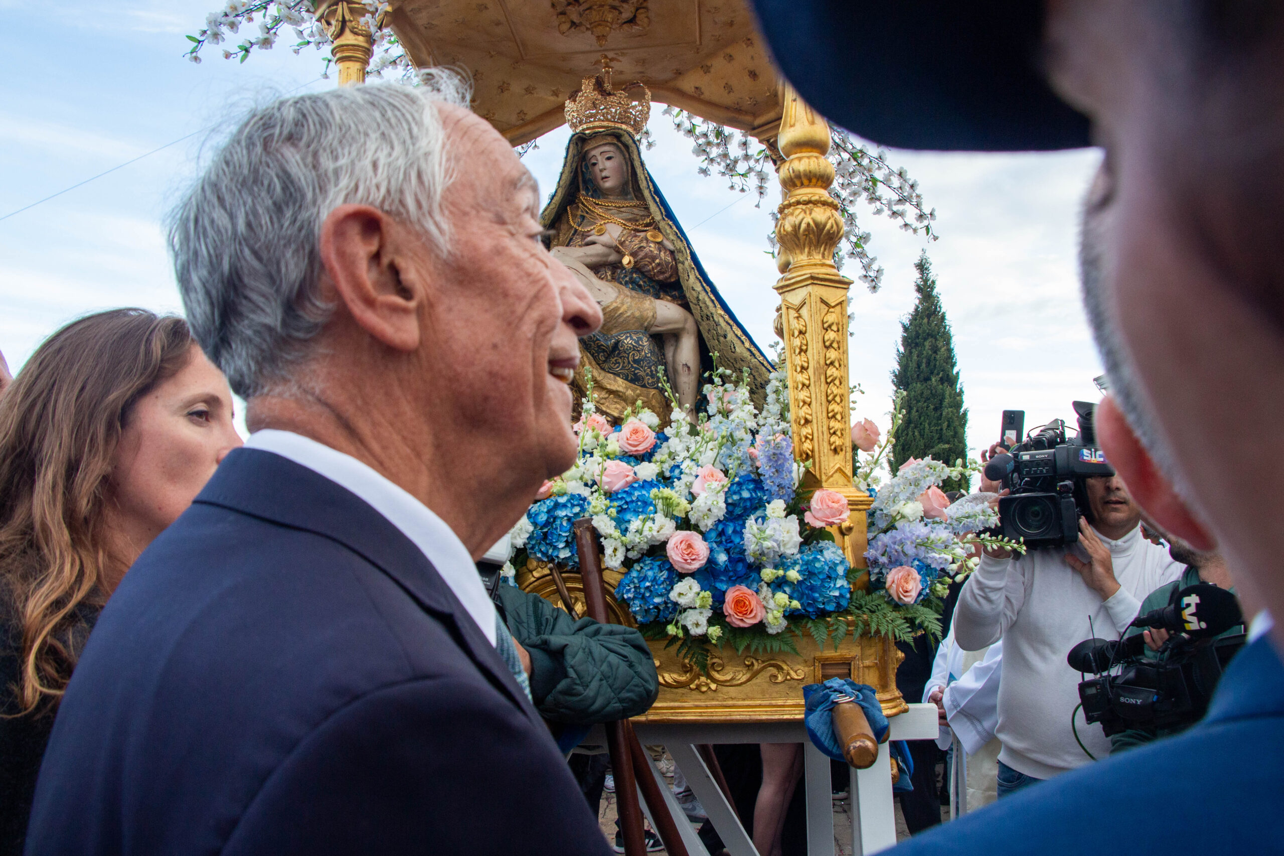 Sul Informação - Marcelo juntou-se a milhares de peregrinos para levar a Mãe Soberana de volta a casa