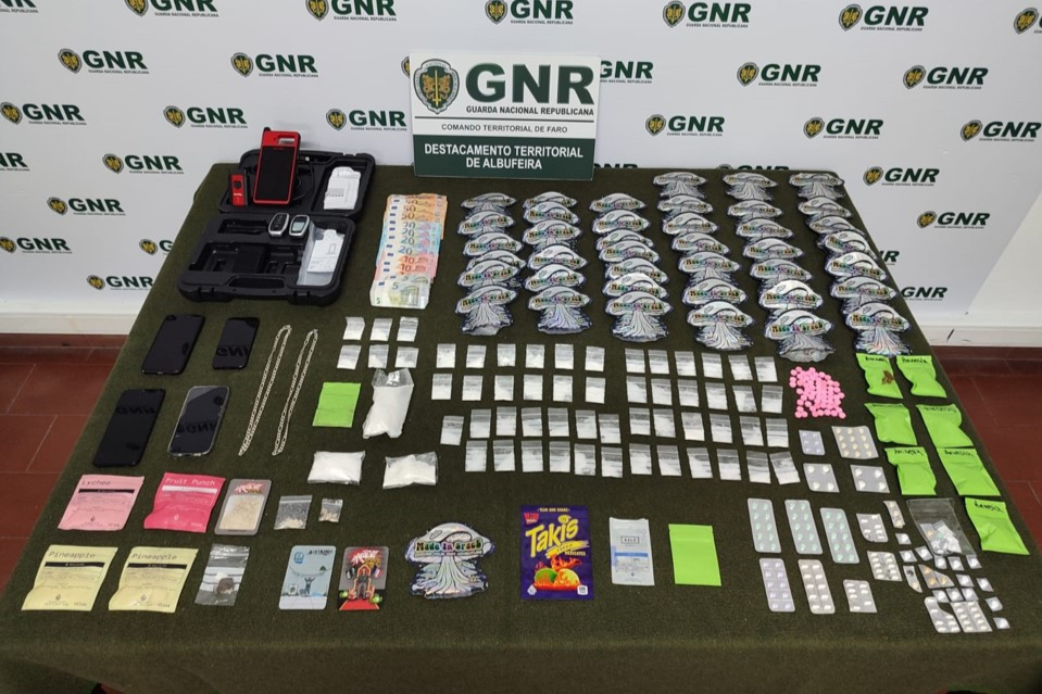 Sul Informação - Quatro homens detidos por tráfico de droga e roubo violento em Albufeira